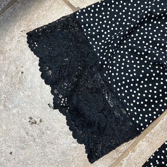 Beautiful Ladies In Bloom Robe - Picture 2 of 5